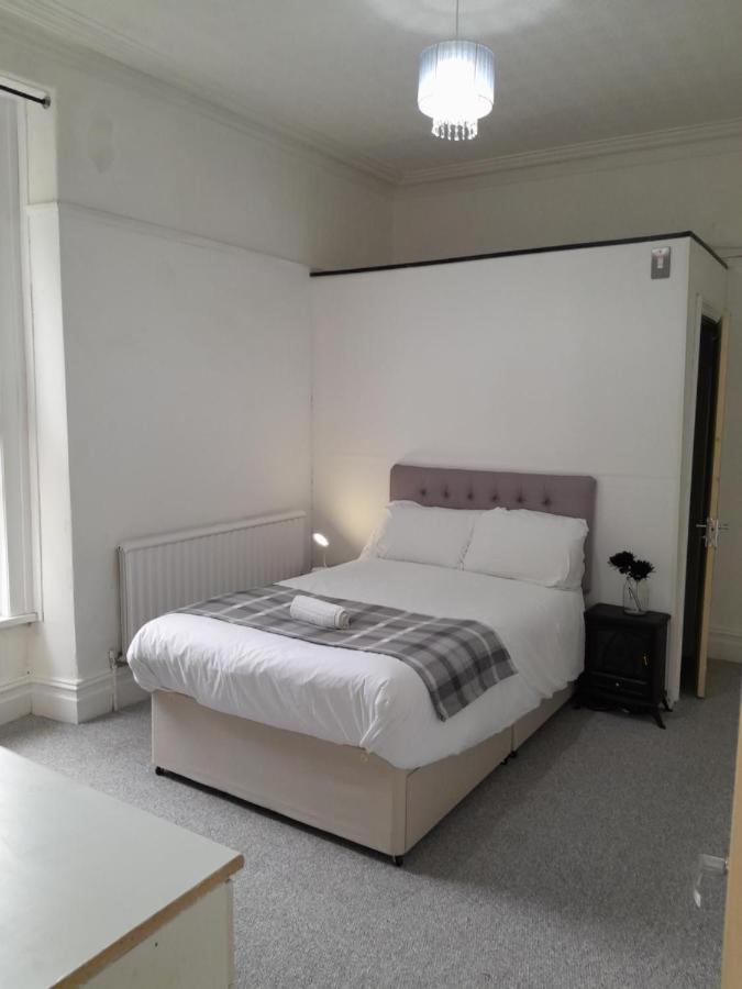 Ensuite room Sketty R8