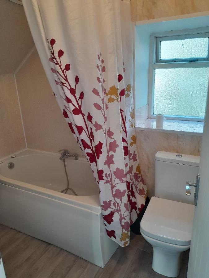 Large Loft room share bathroom R9