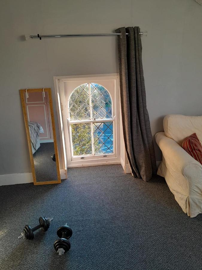 Large Loft room share bathroom R9